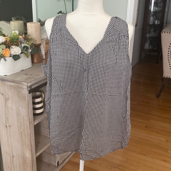 Old Navy Tops - Old Navy Black & White Gingham Top Size XL